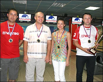 Победительница 8-го этапа чемпионата по боулингу АКВА-ТЕРМ 2011 - команда VALTEC