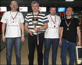 Победительница 1 этапа чемпионата по боулингу среди IT-компаний 2013 - команда ORANGE