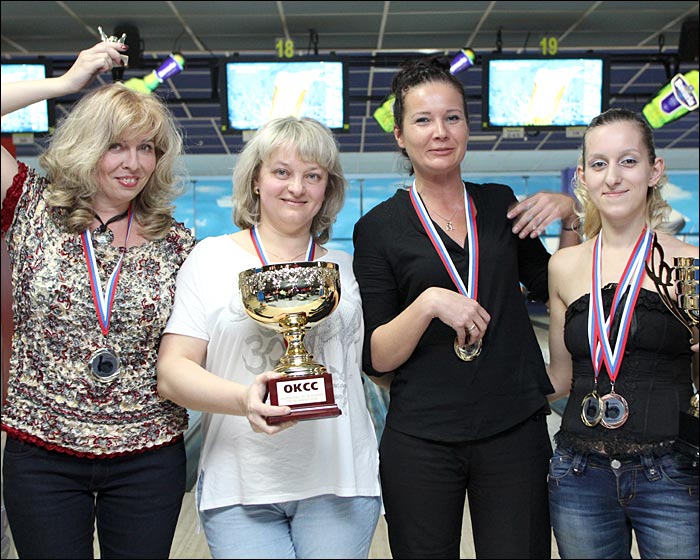 Победительница Гранд финала чемпионата по боулингу ОКСС 2014 - команда SIMPLEX